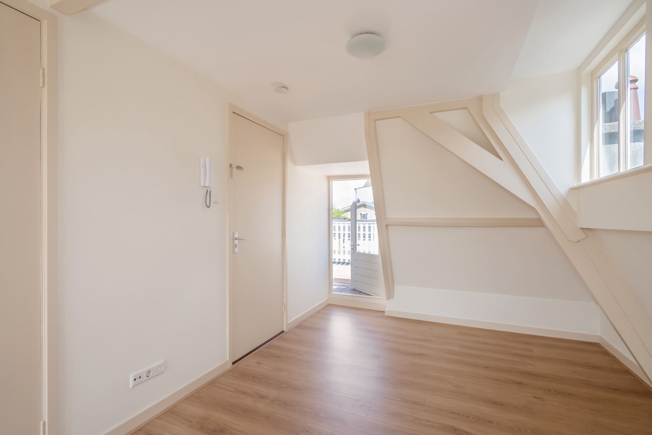 Photo 9 of Nicolaïstraat 55-C