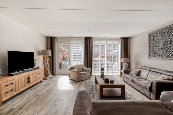 Tussenwoning te koop: Gele lis 12, Puttershoek