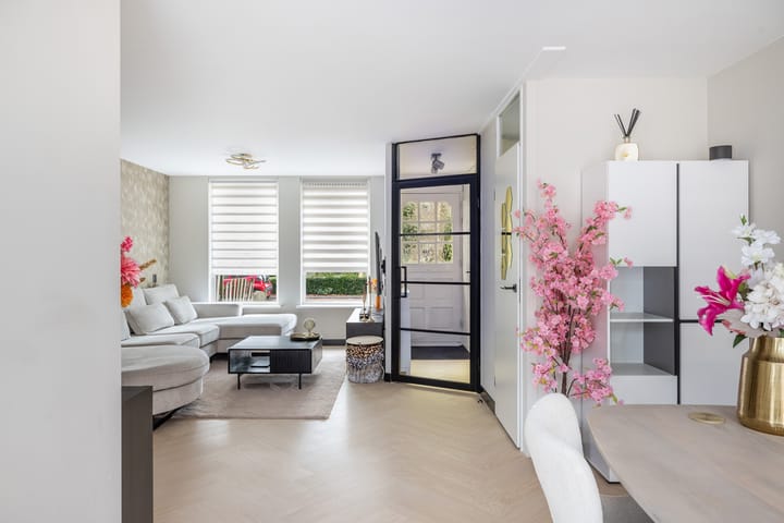Tussenwoning te koop: Henriëtte Roland Holst-erf 4, Dordrecht