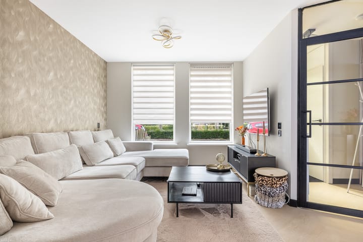 Tussenwoning te koop: Henriëtte Roland Holst-erf 4, Dordrecht