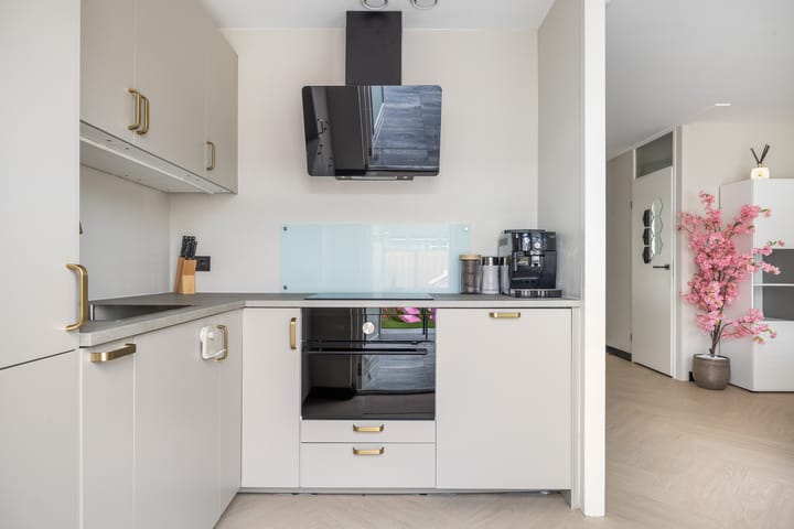 Tussenwoning te koop: Henriëtte Roland Holst-erf 4, Dordrecht