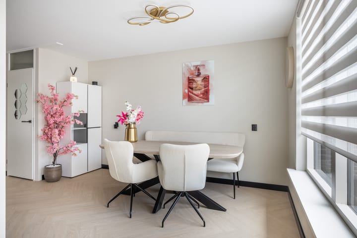 Tussenwoning te koop: Henriëtte Roland Holst-erf 4, Dordrecht
