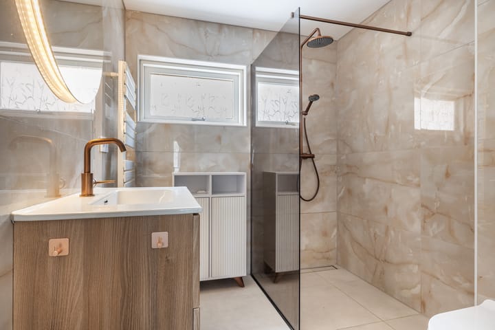 Tussenwoning te koop: Henriëtte Roland Holst-erf 4, Dordrecht