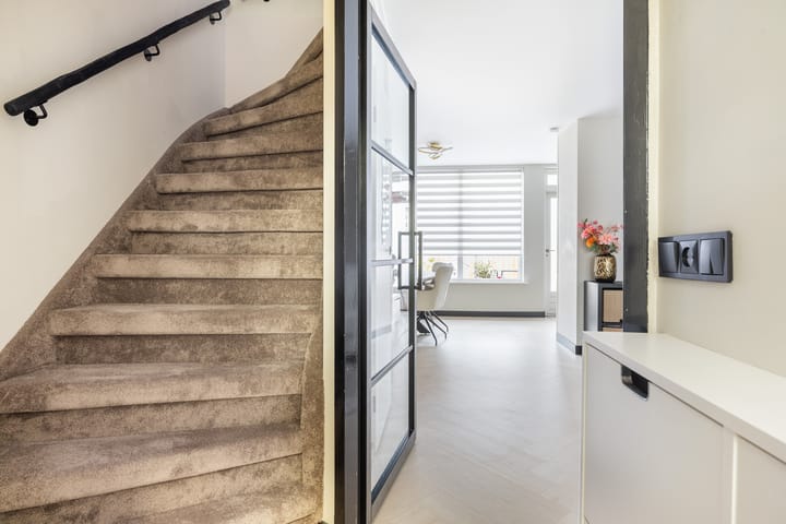 Tussenwoning te koop: Henriëtte Roland Holst-erf 4, Dordrecht