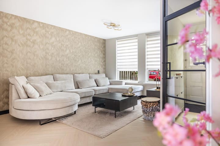 Tussenwoning te koop: Henriëtte Roland Holst-erf 4, Dordrecht