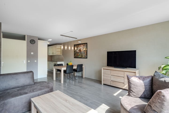 Tussenwoning te koop: Hendrik Werkmanstraat 118, Almere