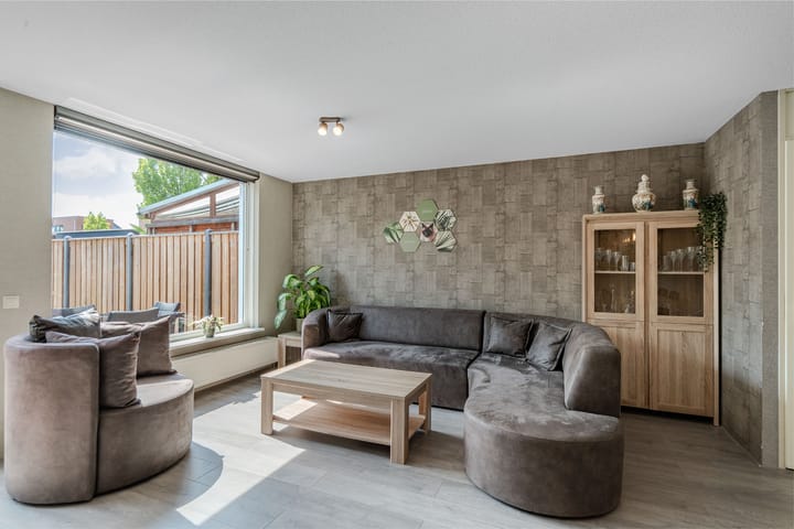 Tussenwoning te koop: Hendrik Werkmanstraat 118, Almere