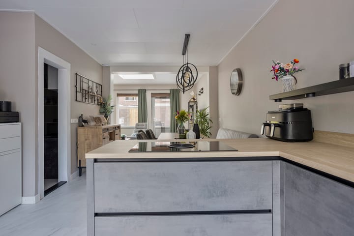 Tussenwoning te koop: Spoorlaan 68, Etten-Leur