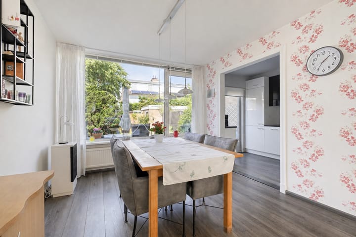 Tussenwoning te koop: Dr. Kuyperlaan 30, Woerden