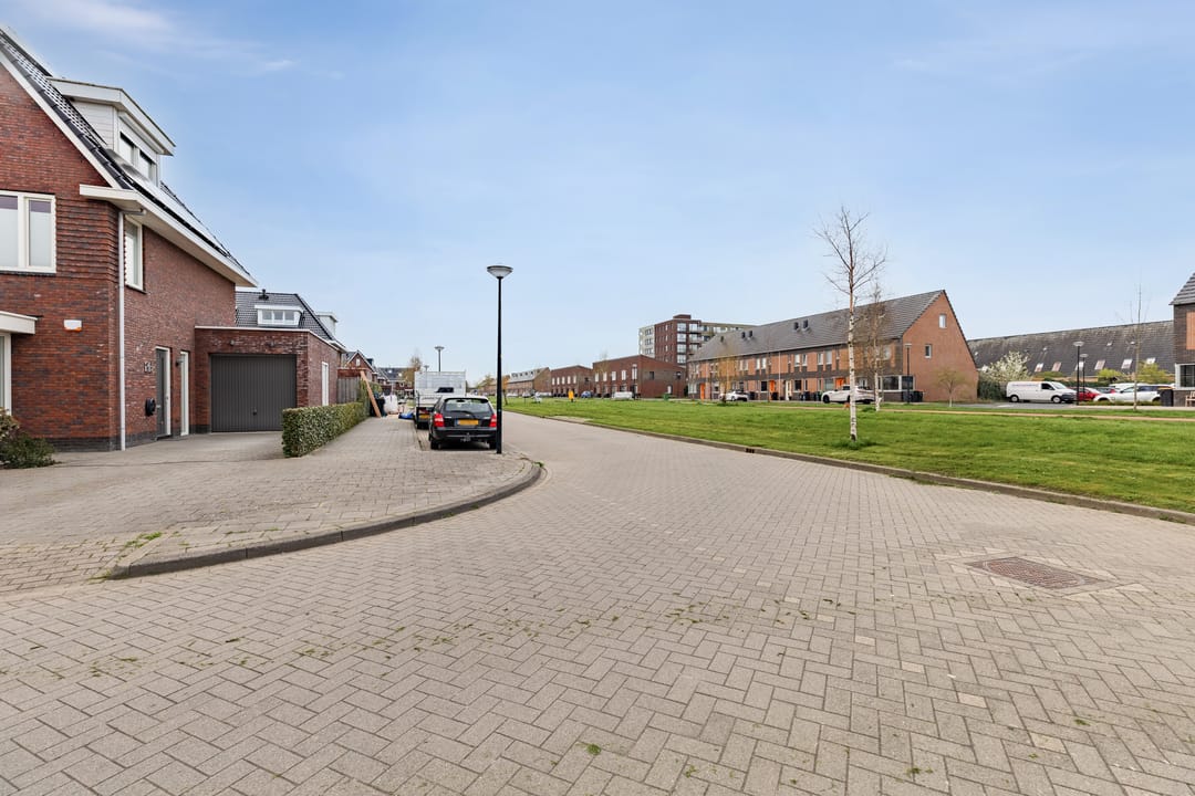 Foto 56 van Purperreiger 32