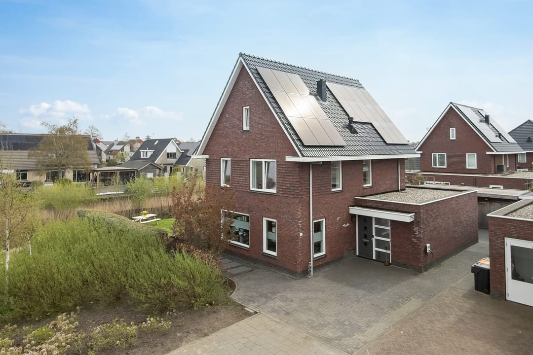 Foto 2 van Purperreiger 32
