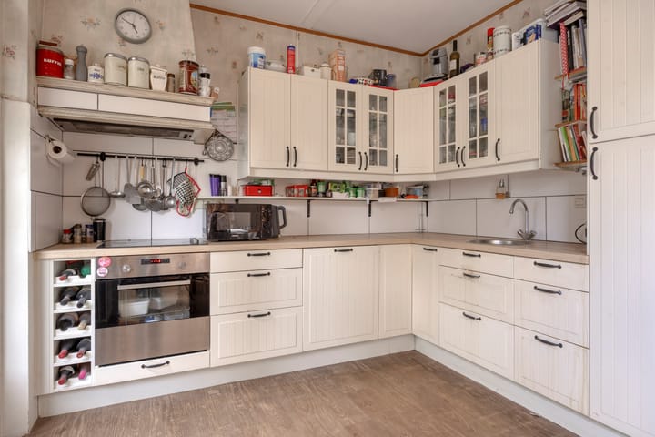 Tussenwoning te koop: Wolfshoek 5, Emmeloord