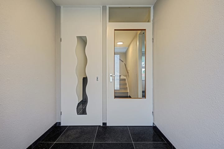 Tussenwoning te koop: Digna Johannaweg 29, Hoogvliet Rotterdam