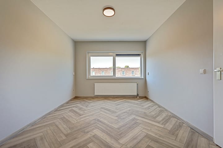 Tussenwoning te koop: Digna Johannaweg 29, Hoogvliet Rotterdam