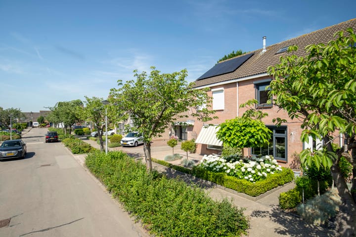 Tussenwoning te koop: Lijster 19, Genemuiden