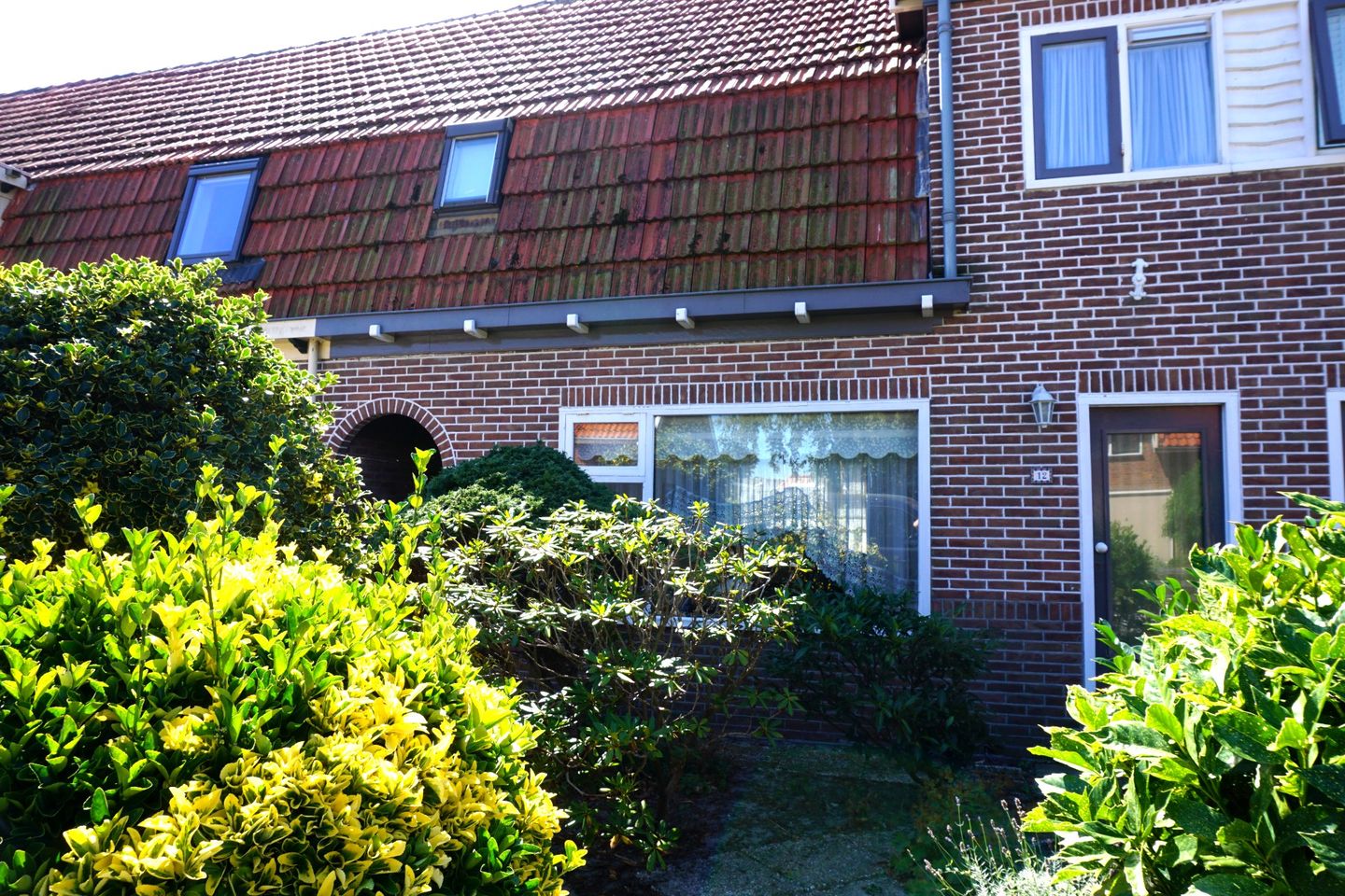 Foto 1 van J. van der Veerstraat 12