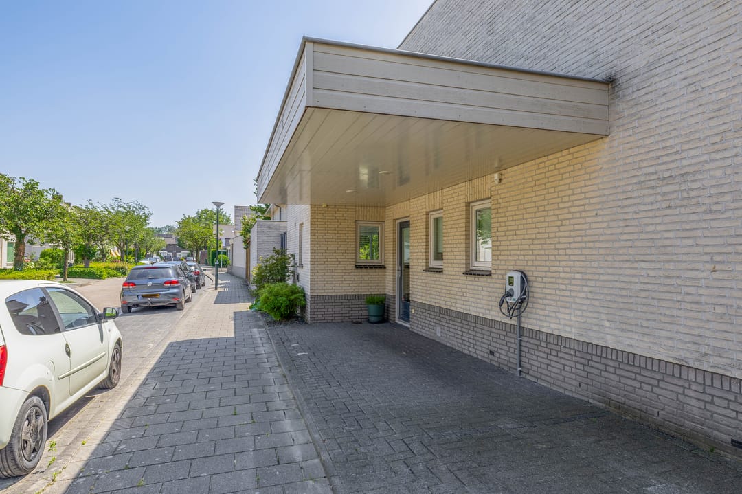 Foto 43 van Debussystraat 9