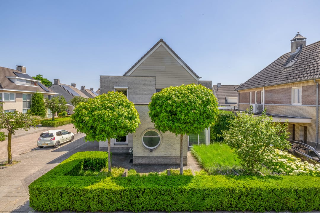 Foto 47 van Debussystraat 9