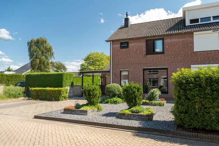 Twee-onder-één-kap te koop: Valkstraat 12, Hank