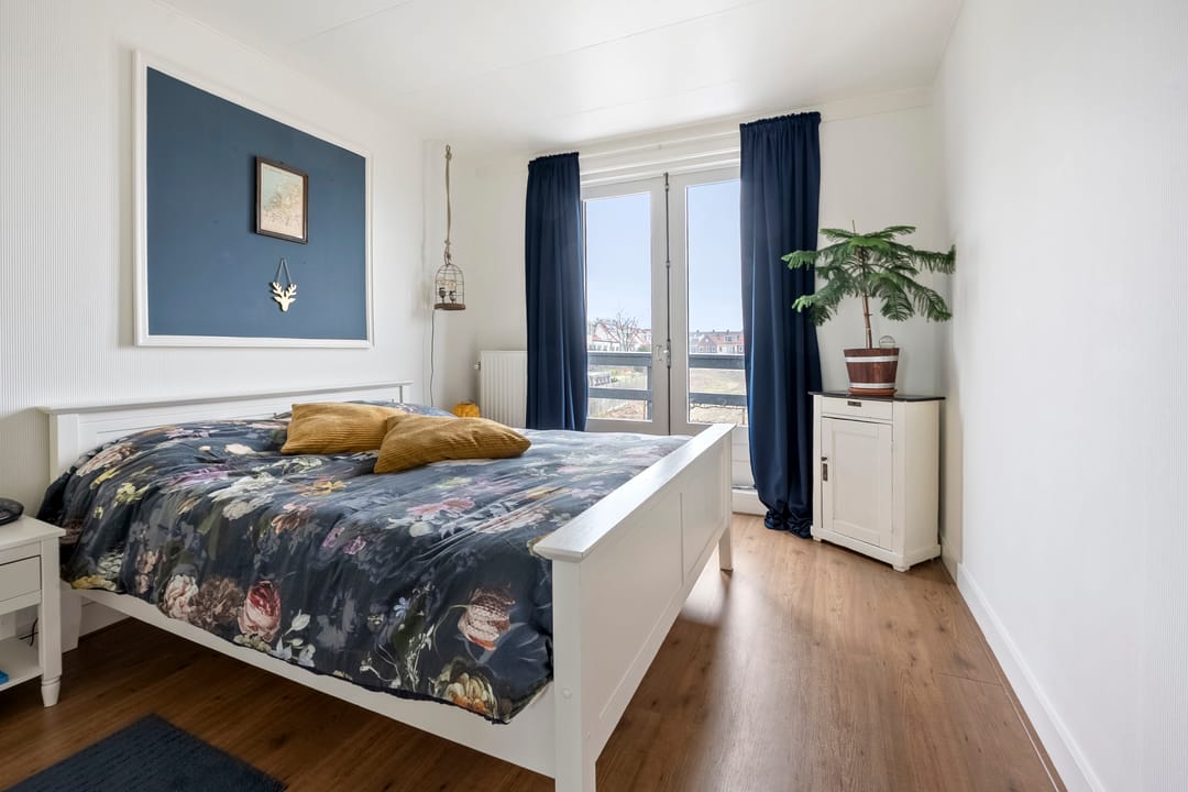 Photo 31 of Floresstraat 89