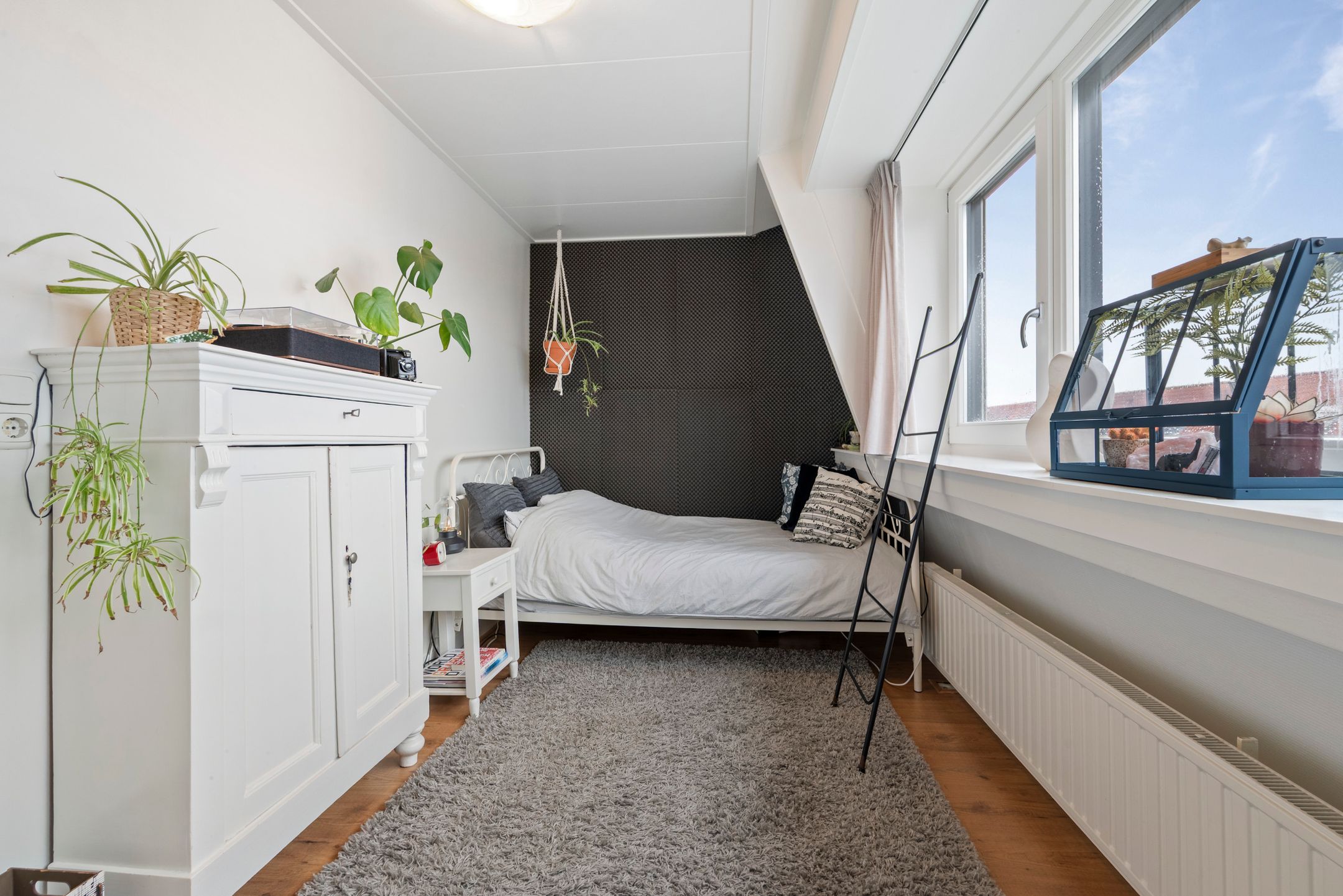 Photo 39 of Floresstraat 89