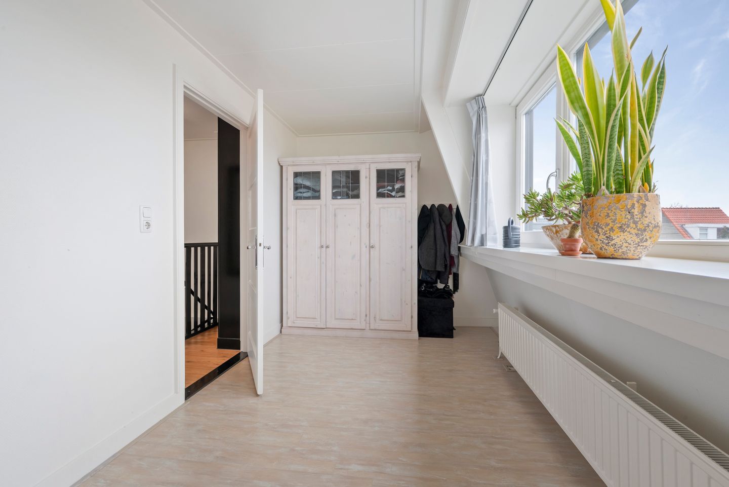 Photo 35 of Floresstraat 89