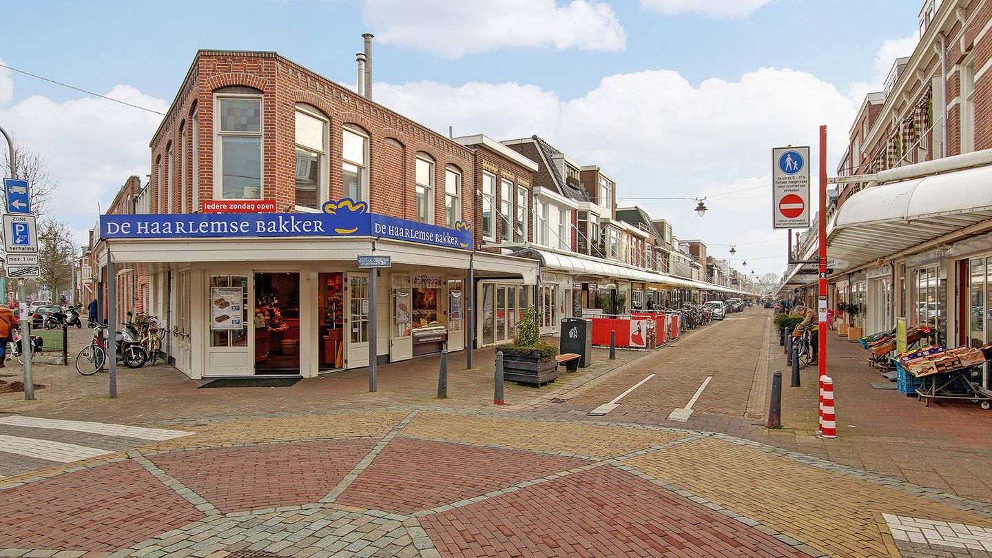 Photo 44 of Floresstraat 89