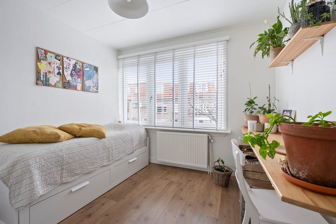 Photo 28 of Floresstraat 89