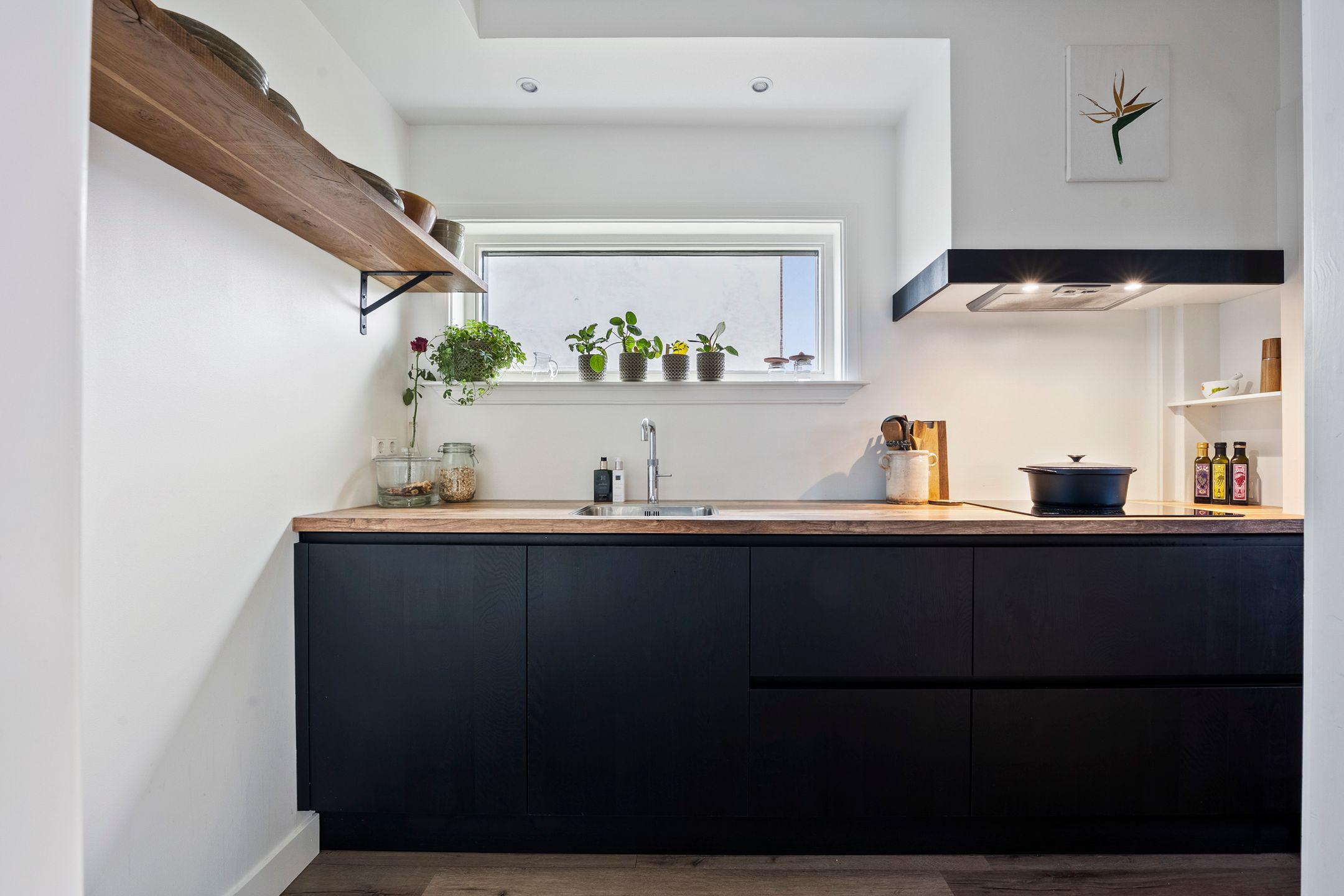 Photo 21 of Floresstraat 89