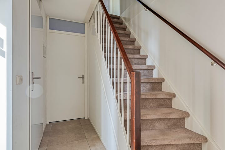 Tussenwoning te koop: Abrikozenhof 28, Almere