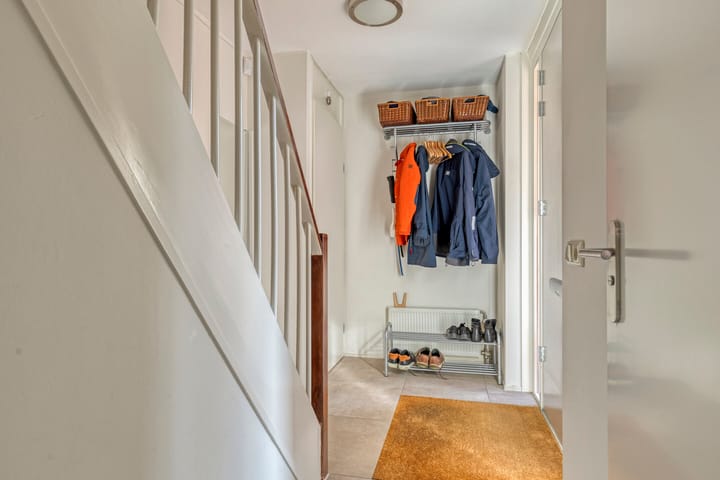 Tussenwoning te koop: Abrikozenhof 28, Almere