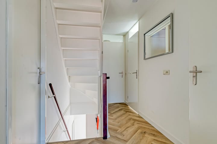 Tussenwoning te koop: Abrikozenhof 28, Almere