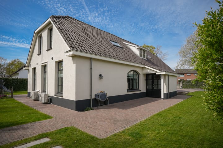 Vrijstaande woning te koop: Middendam 12, Alphen (Ge)