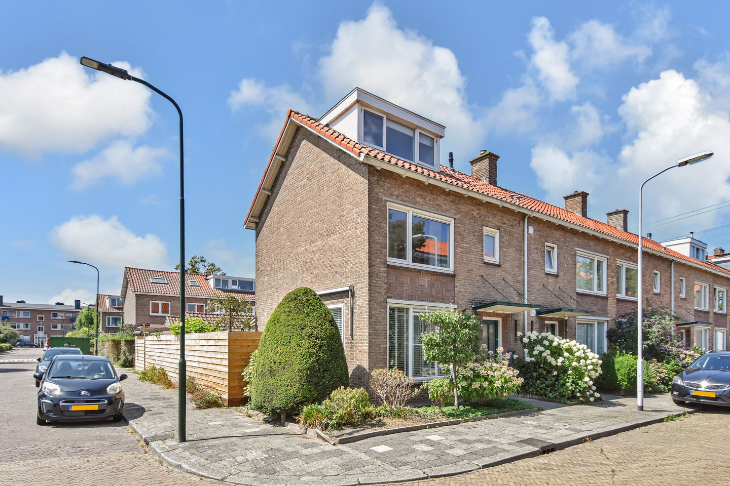Foto 1 van De Genestetstraat 25