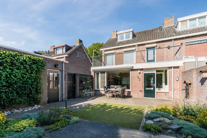 Twee-onder-één-kap te koop: Min. Aalbersestraat 34, Valkenswaard