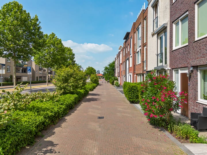 Tussenwoning te koop: Binnenhoek 24, Tiel