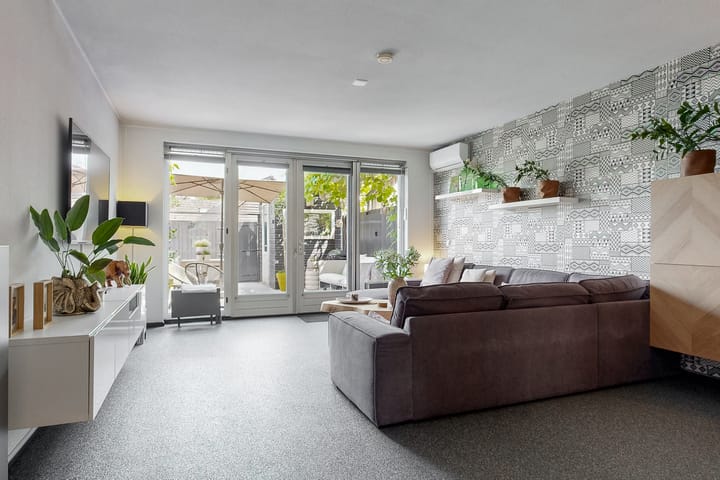 Tussenwoning te koop: Binnenhoek 24, Tiel