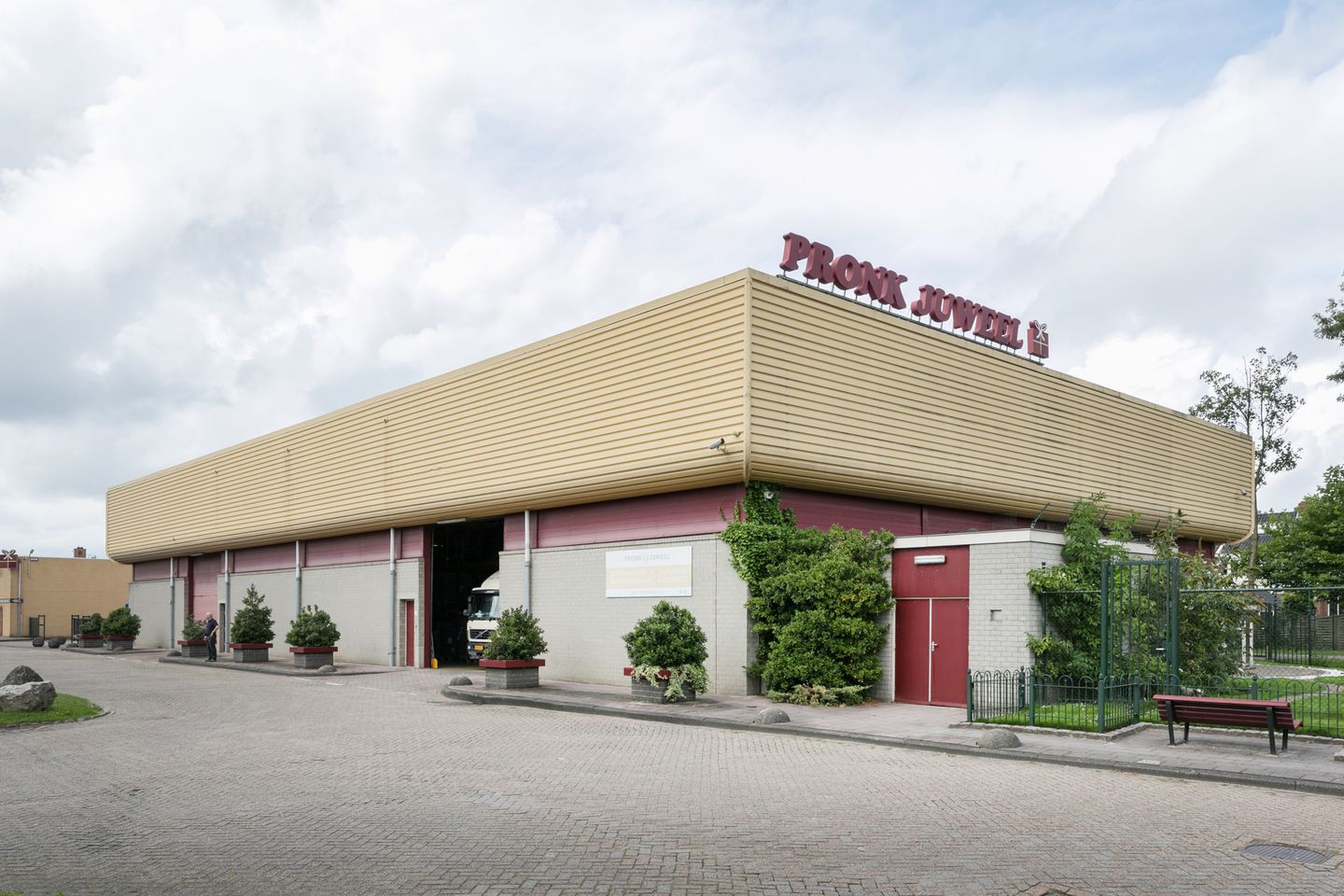 View photo 1 of van Houten Industriepark 2