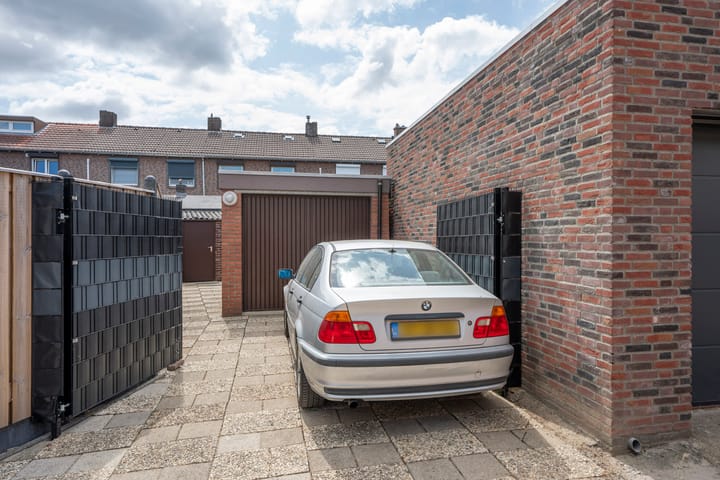 Tussenwoning te koop: Oude Landgraaf 78, Landgraaf