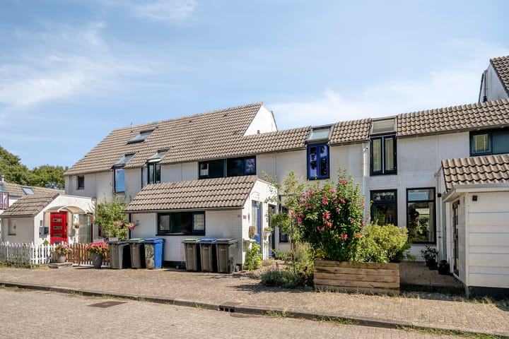 Tussenwoning te koop: Oostgriend 105, Almere
