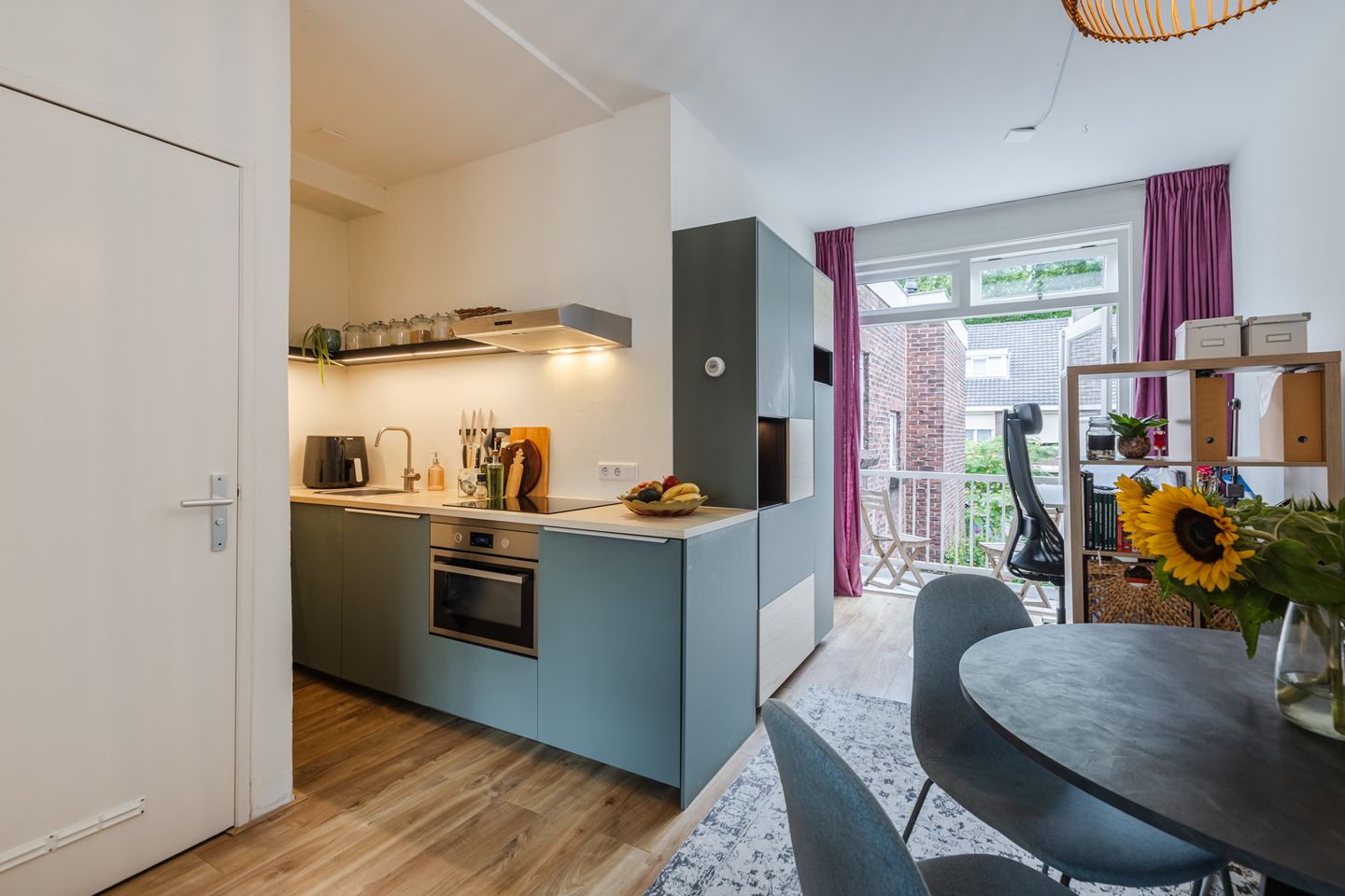 Photo 10 of De Savornin Lohmanstraat 15-A