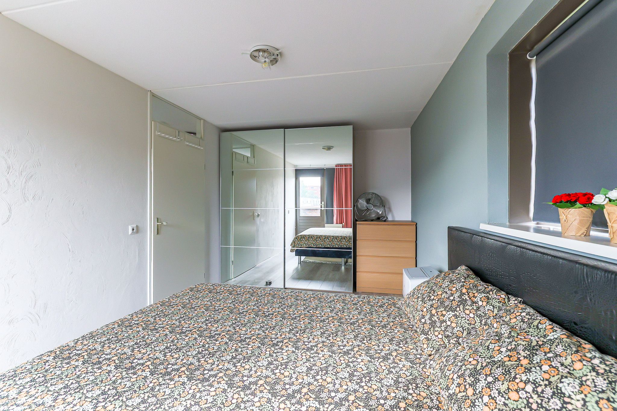 Photo 33 of Johannes Vermeerstraat 10