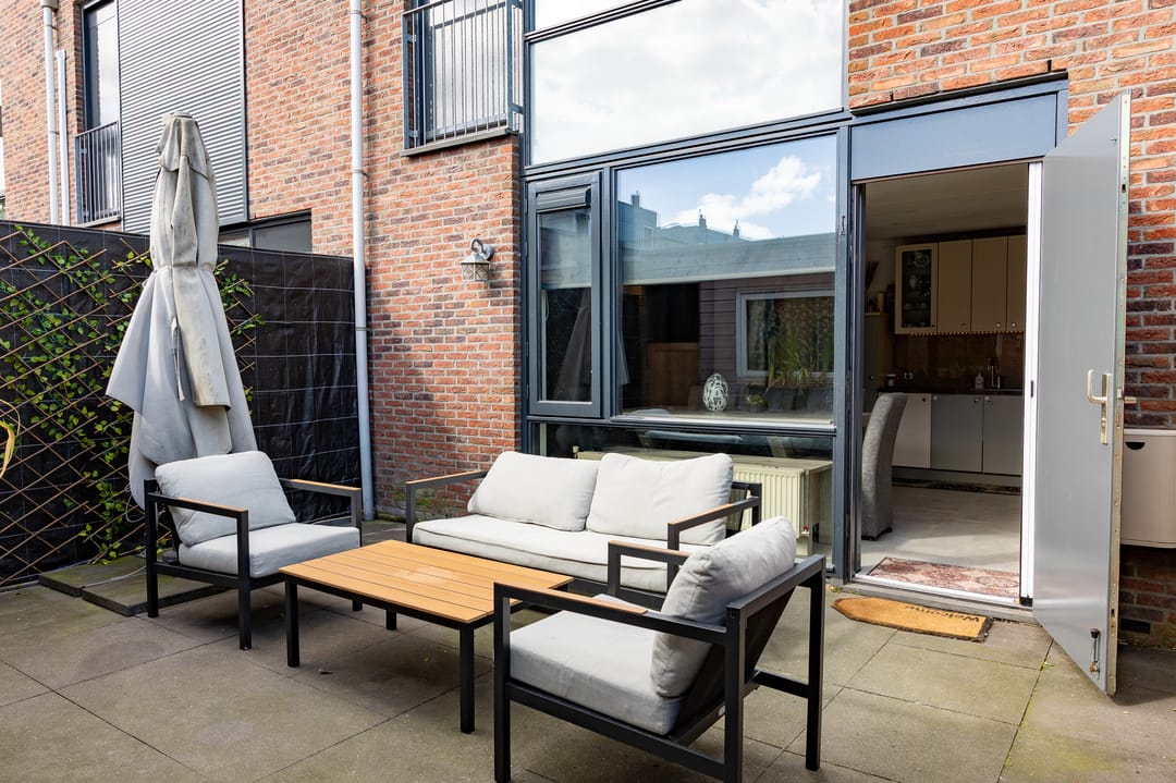 Photo 11 of Johannes Vermeerstraat 10