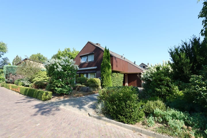 Vrijstaande woning te koop: van Stiphoutstraat 1, Groesbeek
