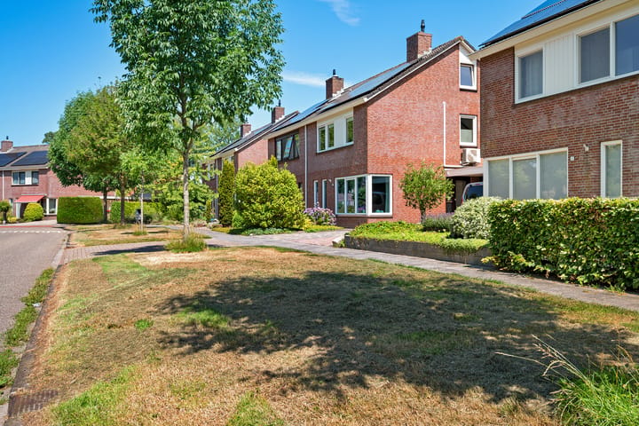 Tussenwoning te koop: Veenderij 7, Tolbert