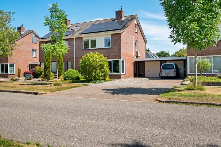 Tussenwoning te koop: Veenderij 7, Tolbert