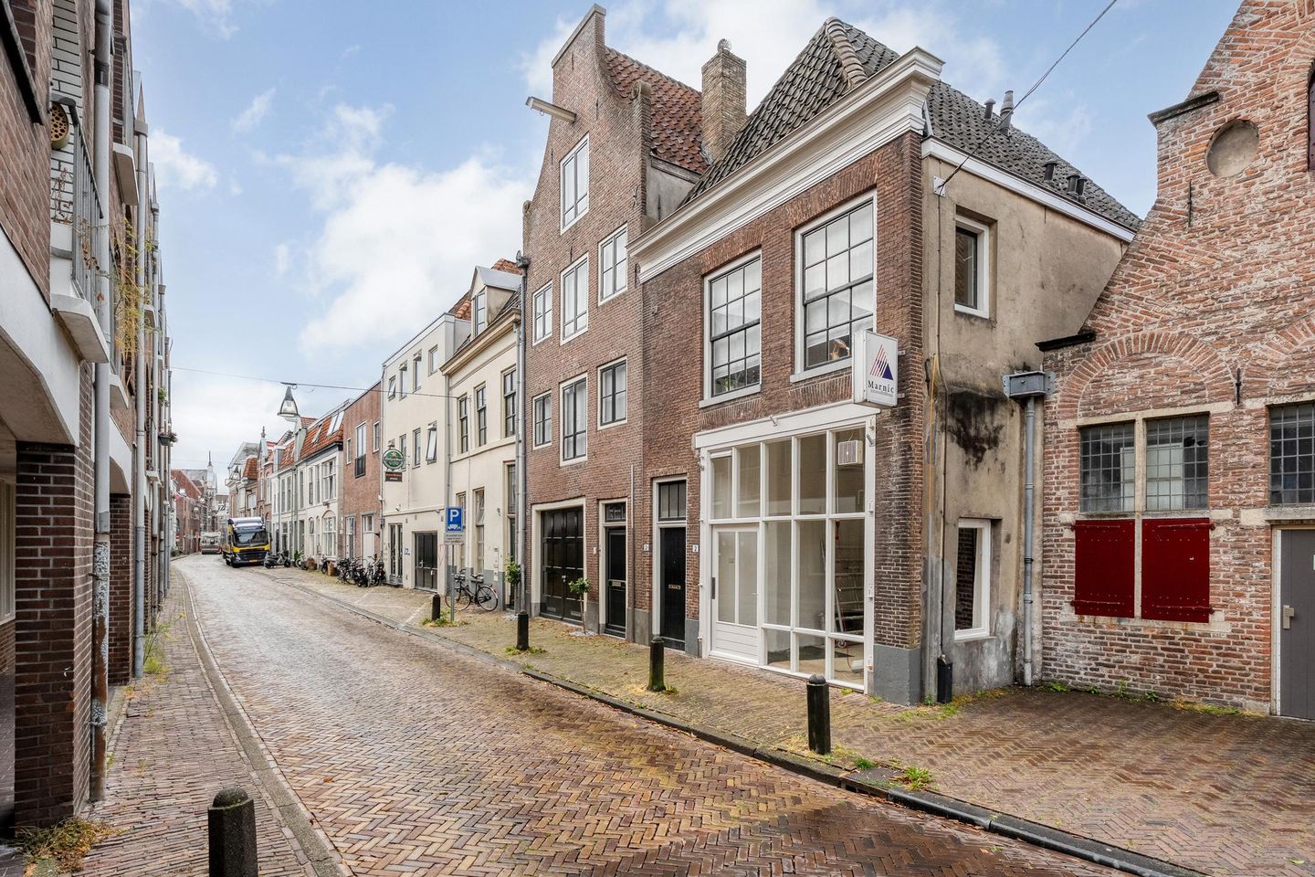 View photo 2 of Nieuwstraat 2