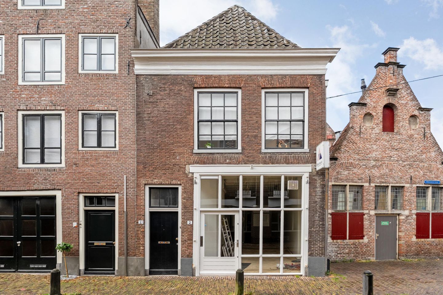 View photo 1 of Nieuwstraat 2