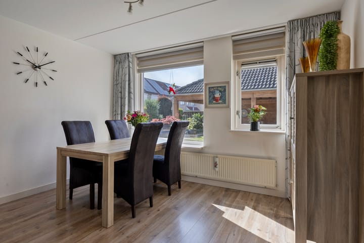 Hoekwoning te koop: Ooievaarlaan 42, Apeldoorn