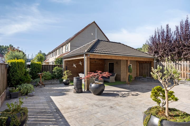 Hoekwoning te koop: Ooievaarlaan 42, Apeldoorn